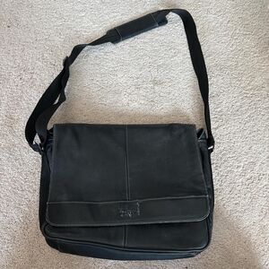 Kenneth Cole Reaction Cross Body Bag